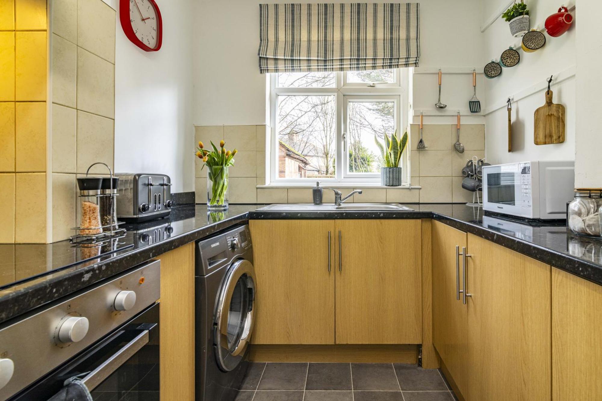 Lovely 4Bdr Home- Off Street Parking Sleeps 7 Nottingham Exterior photo