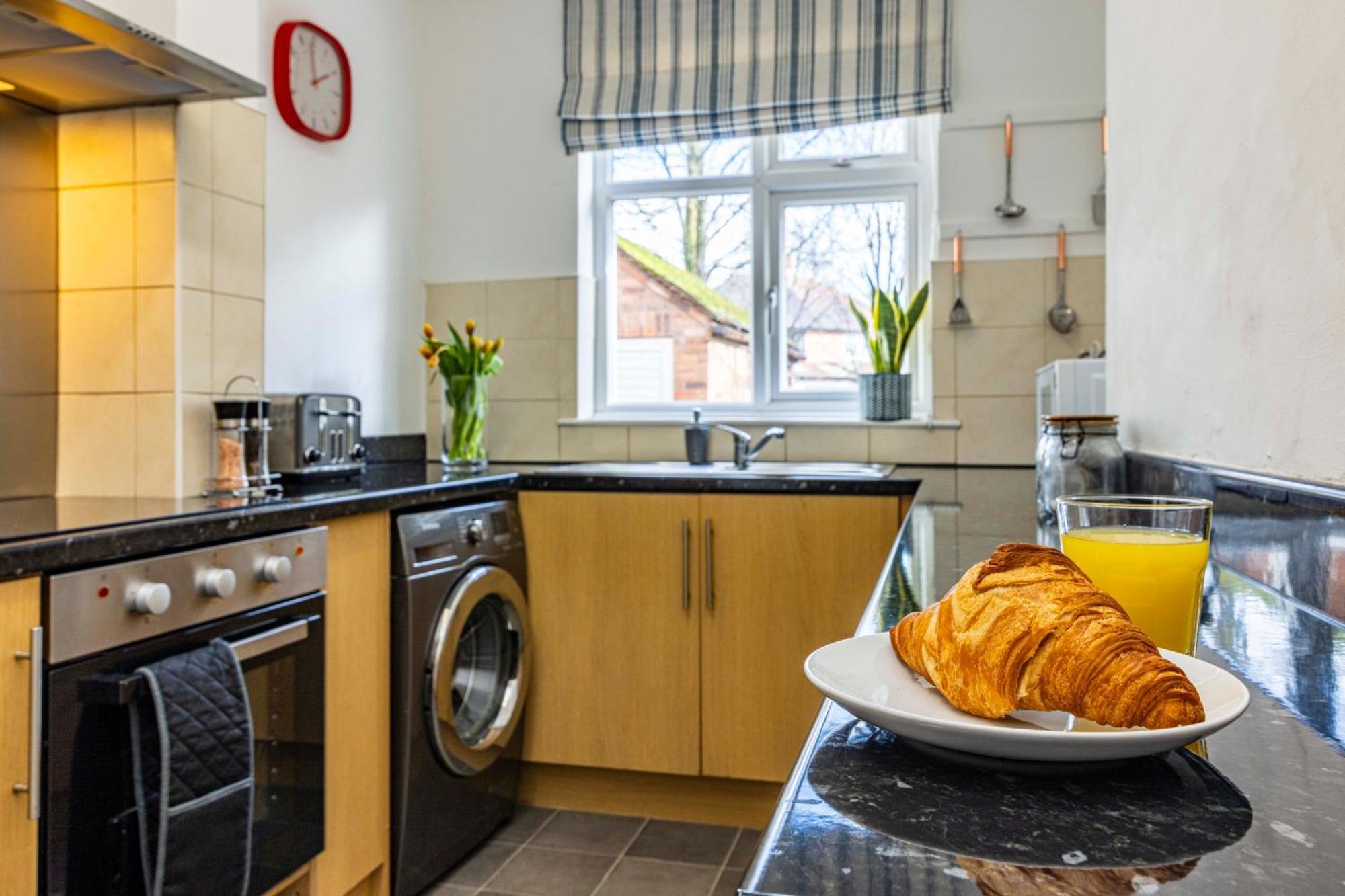 Lovely 4Bdr Home- Off Street Parking Sleeps 7 Nottingham Exterior photo